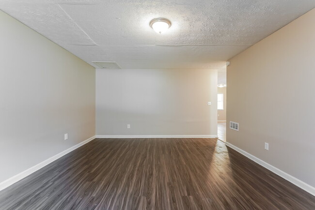 Building Photo - 8373 Warren Dr