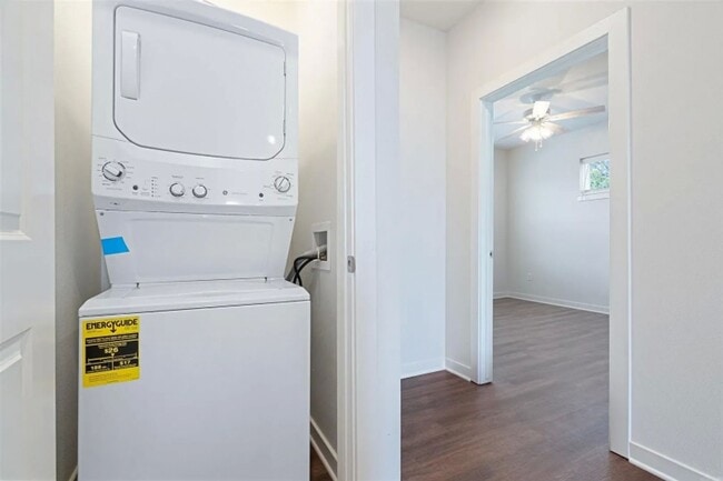 Building Photo - 610 Whitham Ave