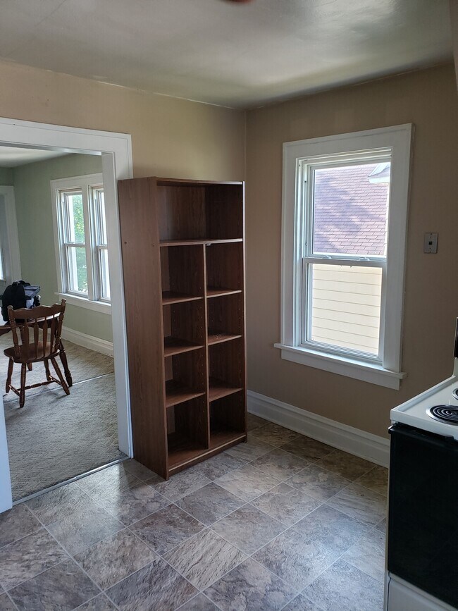 Building Photo - 1227 Stephenson Duplex