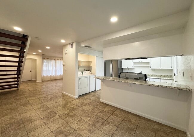 Foto del edificio - 1975 Olmo Way