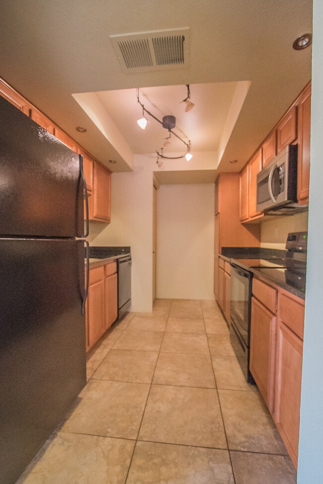 Building Photo - Upgraded Condo near Oldtown