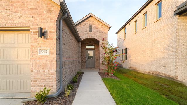 Building Photo - 912 Hazel Dr