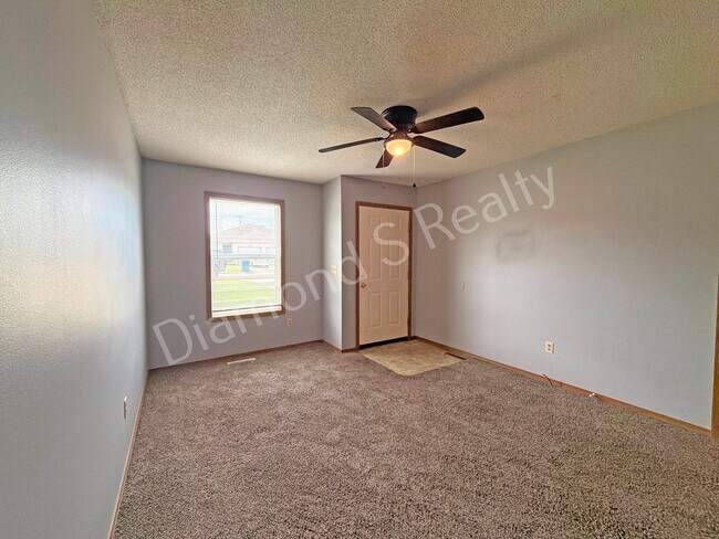 Building Photo - 1441 W Rainey St