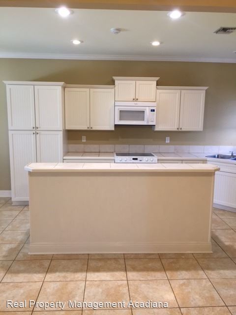 Building Photo - 3 br, 2 bath House - 314 N. Lake Pointe Dr.
