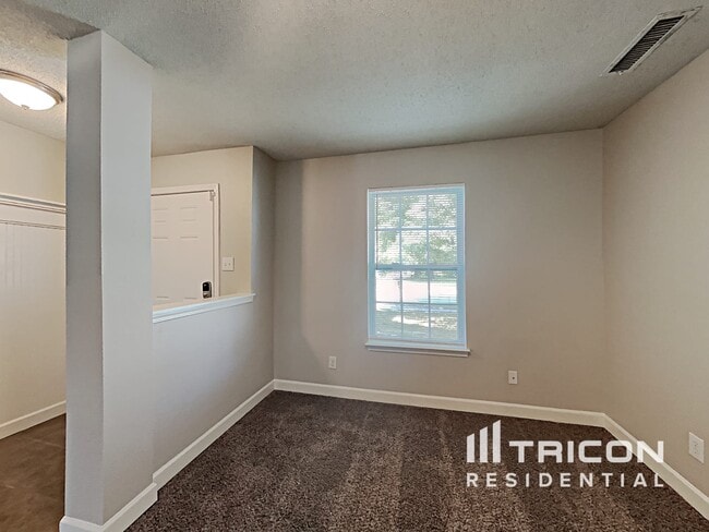 Foto del edificio - 2117 Westmere Dr