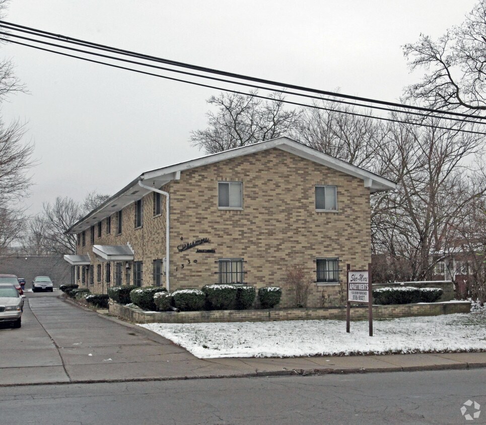 Primary Photo - Sher-More Apartments