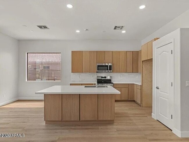 Foto del edificio - 2918 E Harwell Rd