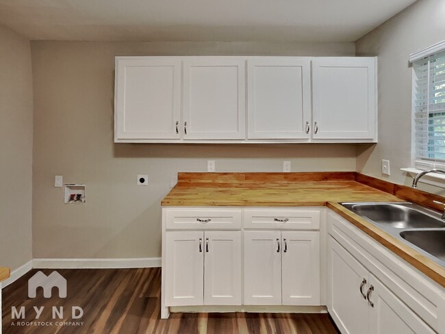 Foto del edificio - 512 E University Ave