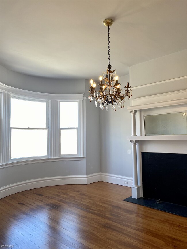 Building Photo - 4 br, 2 bath Triplex - 837 Broadway BEAUTI...