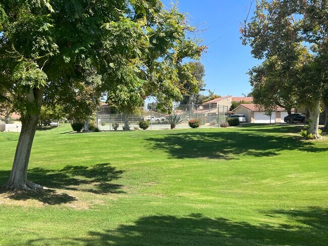 Foto del edificio - 406 Tava Ln