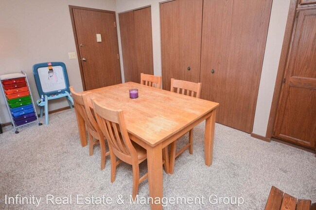 Building Photo - 2 br, 1.5 bath House - 2106 Valleyhigh Dr ...