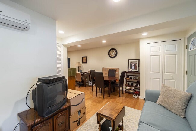 Foto del edificio - 1112 4th St NE