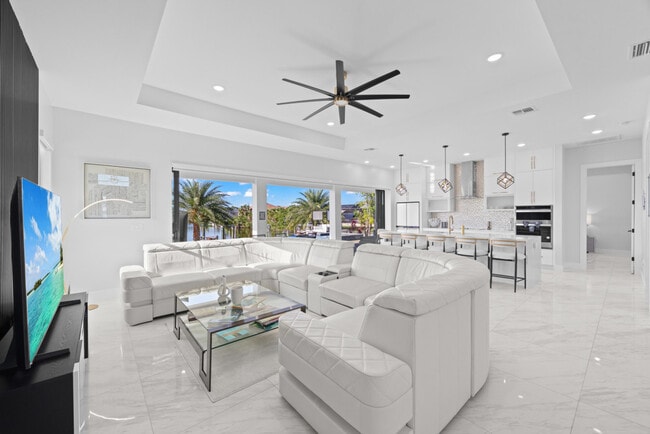 Building Photo - 3611 Gulfstream Pkwy