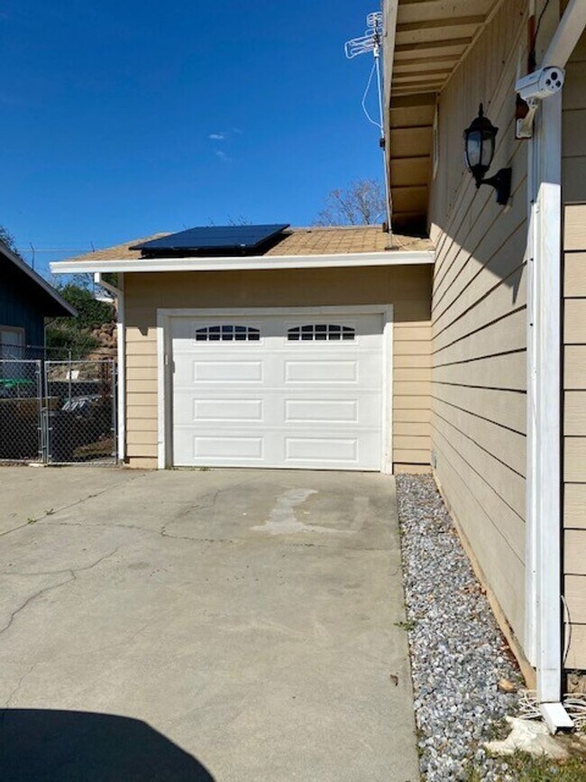 Building Photo - 2 Bedroom 1 Bath House with Solar