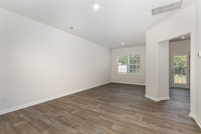 Foto del edificio - 5210 Henley Ridge Drive