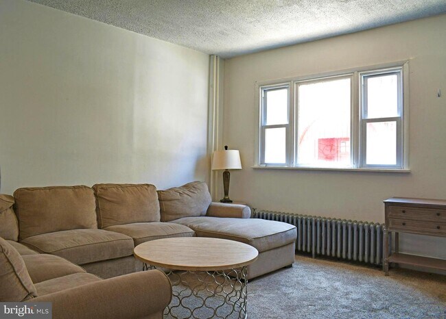 Building Photo - 4413 Baker St