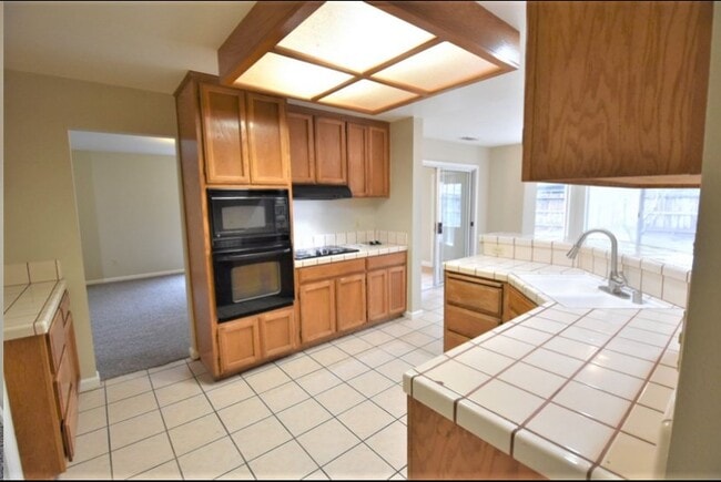 Foto del edificio - 6904 Manor Crest Ln
