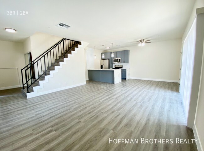 Building Photo - 6941 Hazeltine Ave