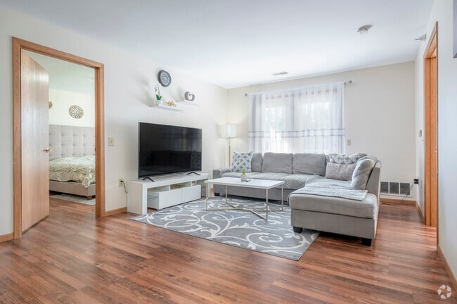 1 habitación, 1 baño - 780 pies cuadrados - Sala de estar - Monarch at Middleton Shores