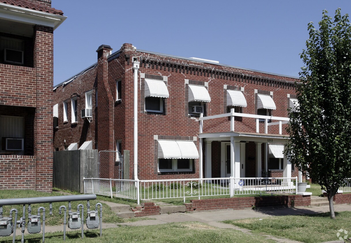 Primary Photo - 1212 S St Louis Ave