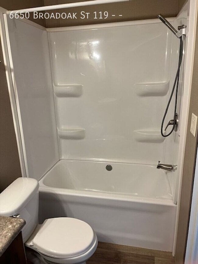 Building Photo - 6650 Broadoak St