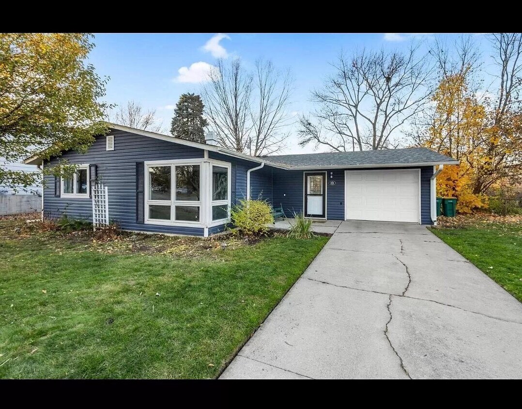 838 W 67th Ln, Merrillville, IN 46410 House Rental in Merrillville