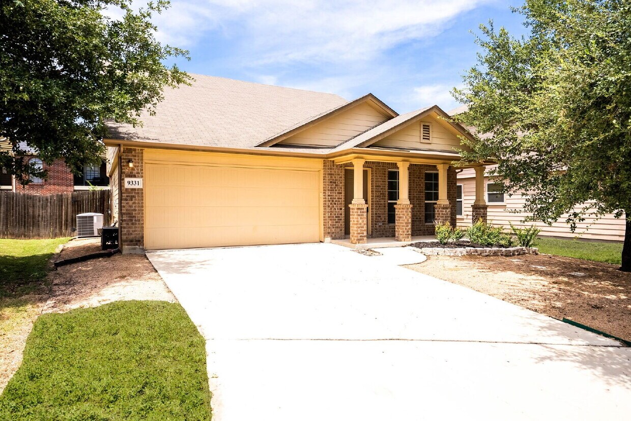 Primary Photo - 1 Month Free Rent with an 18 Month Lease!!!