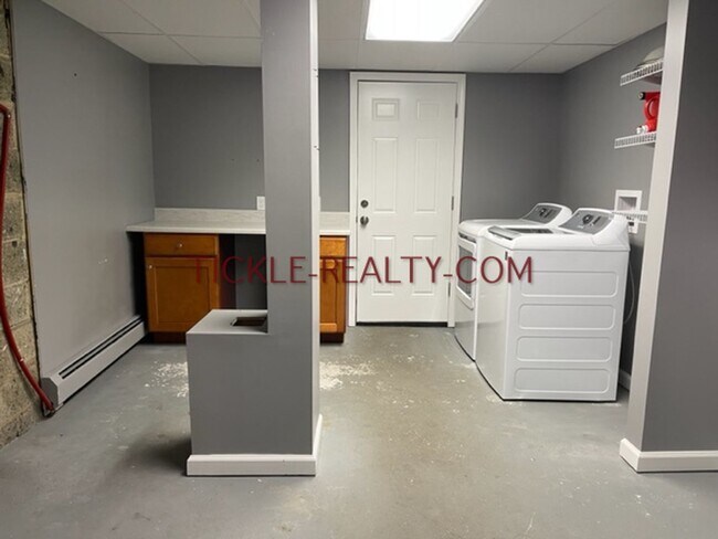 Foto del edificio - 429-431 Taylor Road