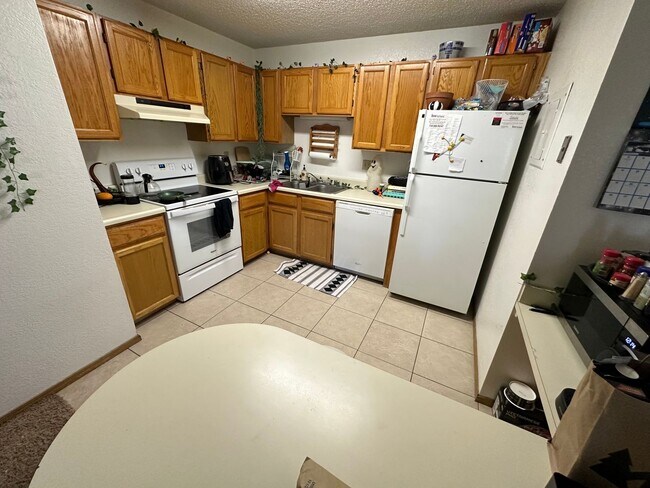 Foto del edificio - Cozy End-Unit Condo in Gated Community
