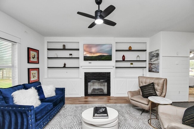 Foto del edificio - 6715 Plum Springs Ln