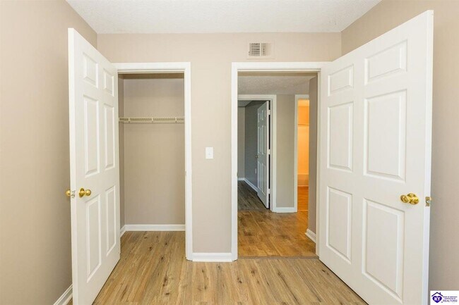 Foto del edificio - 621 Stewart St