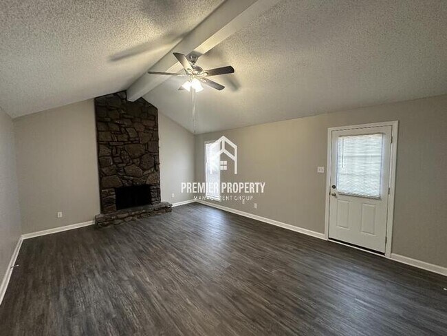 Foto del edificio - 6042 Harvest Hill Cove