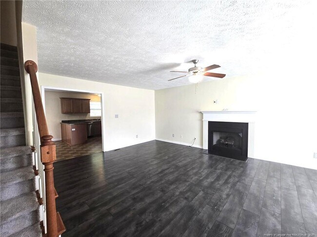 Building Photo - 410 Roundtree Dr