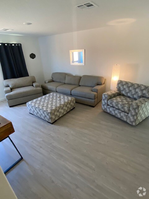 Building Photo - Room in House on Rawhide Rdg
