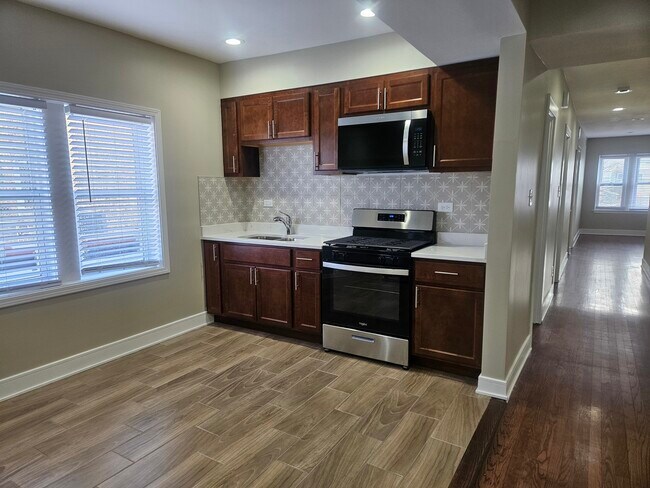 Foto del edificio - 3040 N Cicero Ave