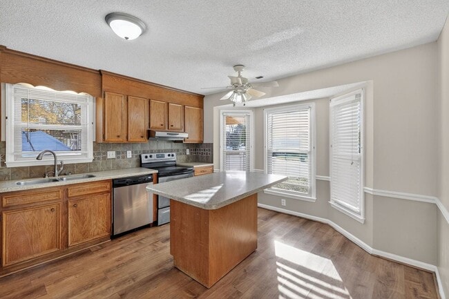 Foto del edificio - 1186 Stixfield Ct