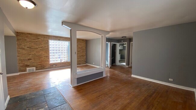 Foto del edificio - 10628 S Green St