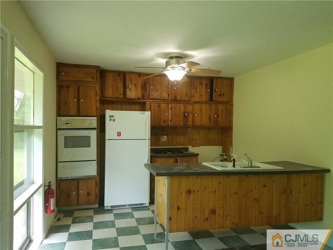 Building Photo - 8 Poe Ct