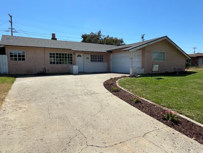 Building Photo - 3116 Lancaster Dr