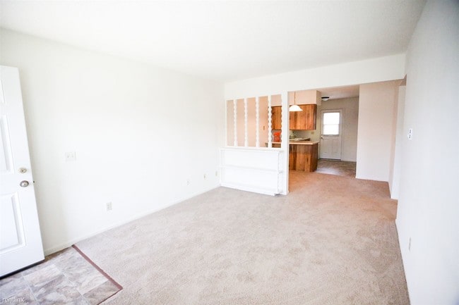 Building Photo - 500 Countryside Dr