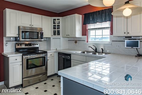 Building Photo - 4 br, 3.5 bath House - 204 Bridgeport Dr