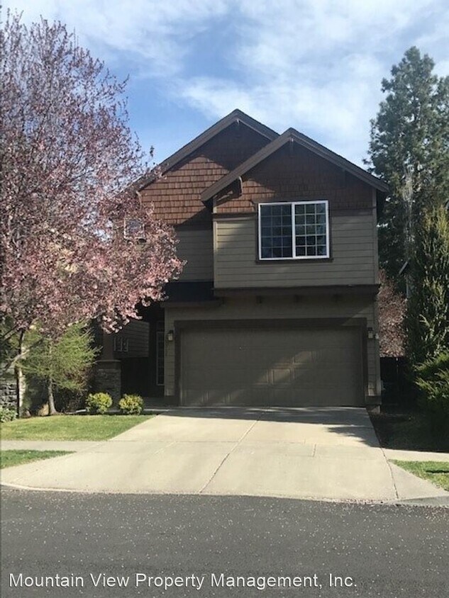 3 br, 2.5 bath House 19568 Salmonberry Ct House Rental in Bend, OR
