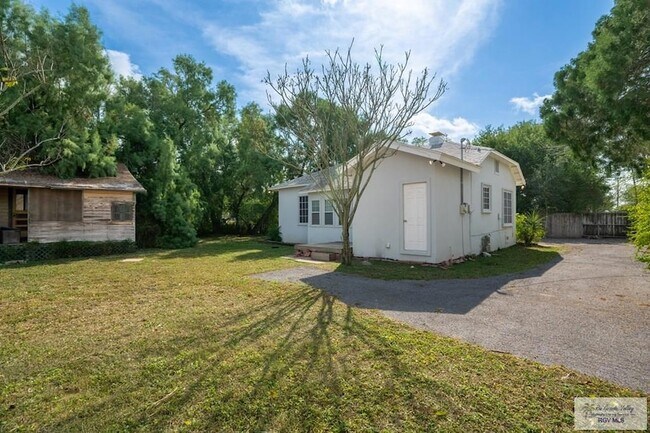 Foto del edificio - 3495 Boca Chica Blvd