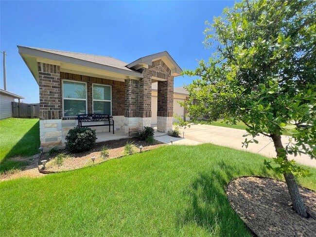 Building Photo - 502 Mossy Rock Dr