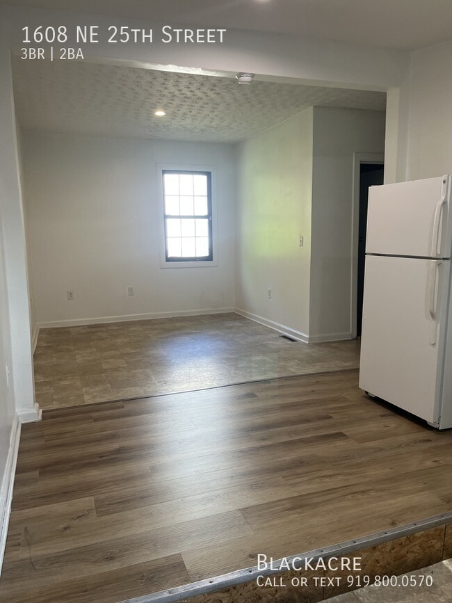 Foto del edificio - 1608 NE 25th St