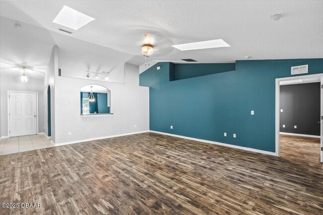 Building Photo - 39 Whitcock Ln