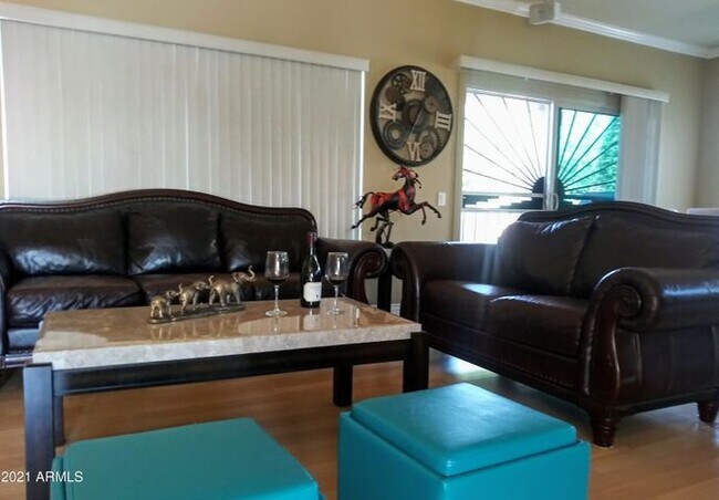 Foto del edificio - 15320 W Echo Canyon Dr