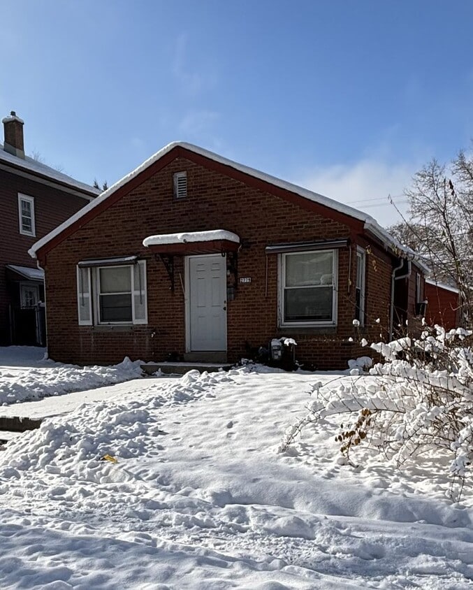 Primary Photo - 2BR SINGLE FAMILY, REDONE, YARD, PARKING