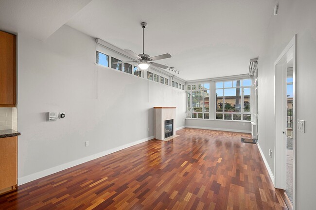 Foto del edificio - 700 W Harbor Dr