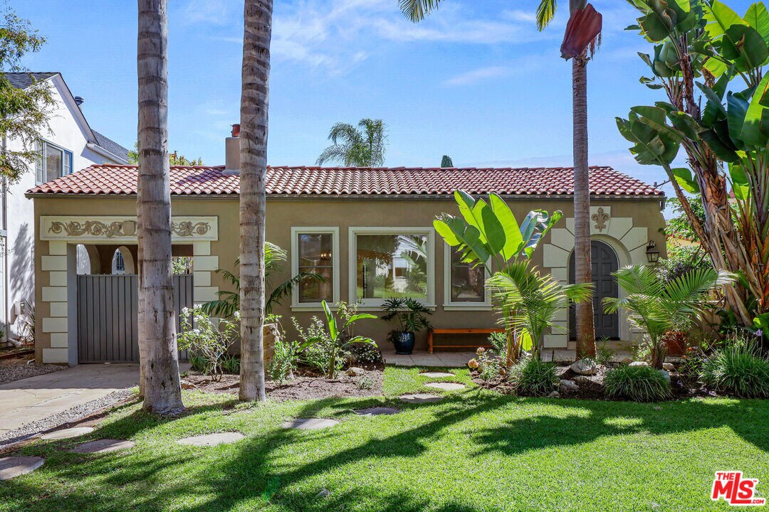 Primary Photo - 10756 Wellworth Ave